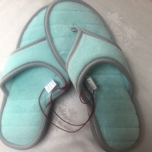 Dearfoams women’s slippers size 7-8 Aruba Blue